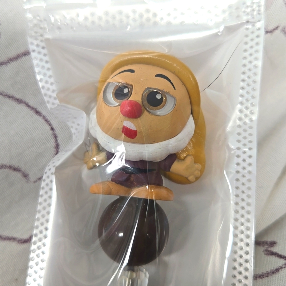 Sneezy snow white doorables beaded pen new in package NWOT Disney character